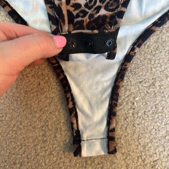 cheetah print quarter zip bodysuit - Picture 4 of 5